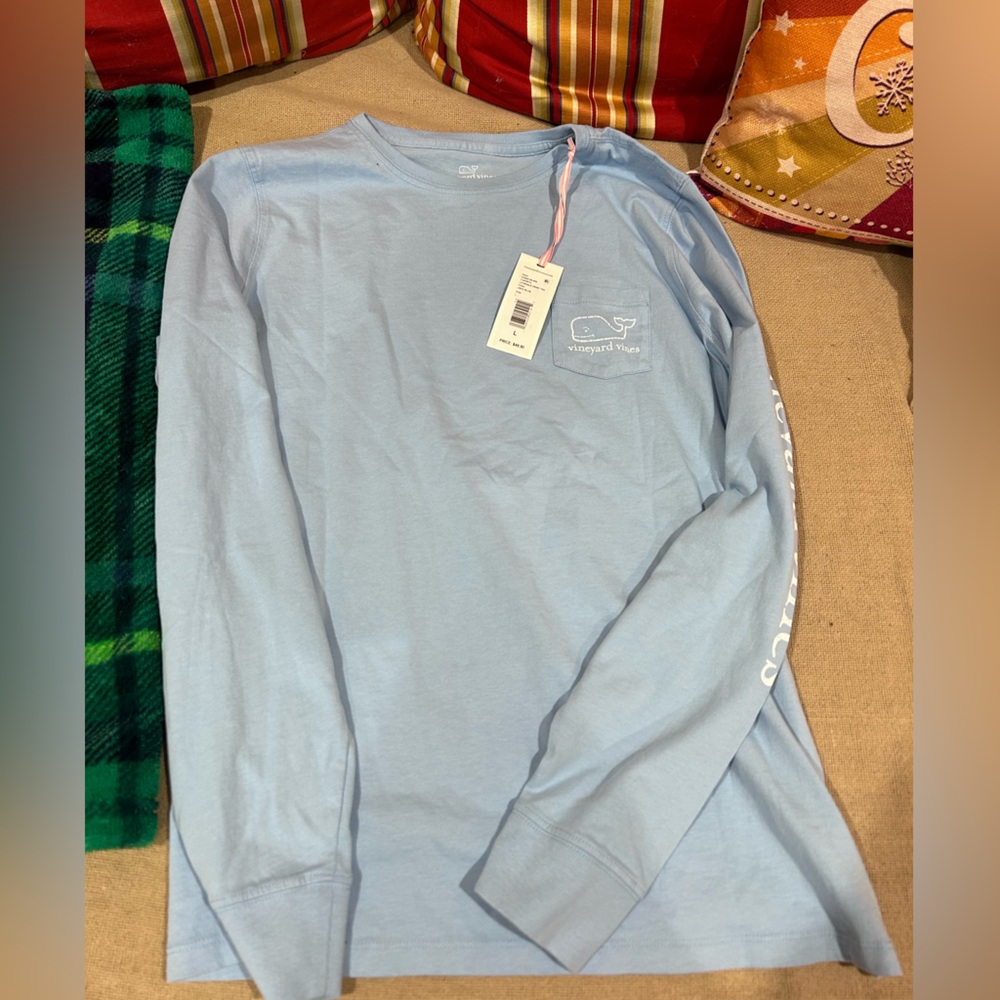 Vineyard Vines L Light blue tee NWT